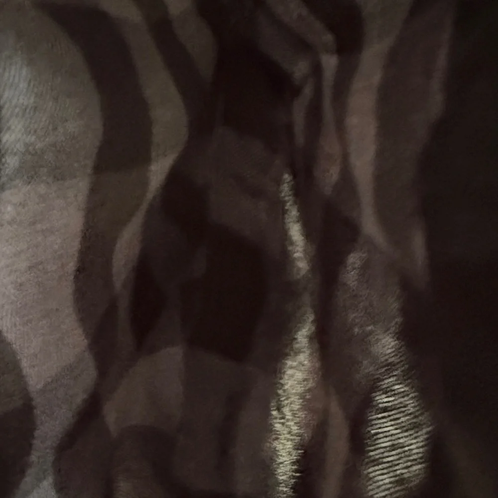 Torrid Black and Gray Plaid High-Low top size 2 x - Picture 7 of 7